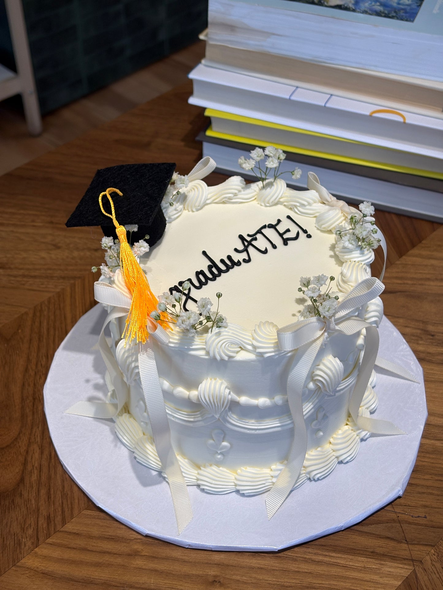 Graduation Round Cake