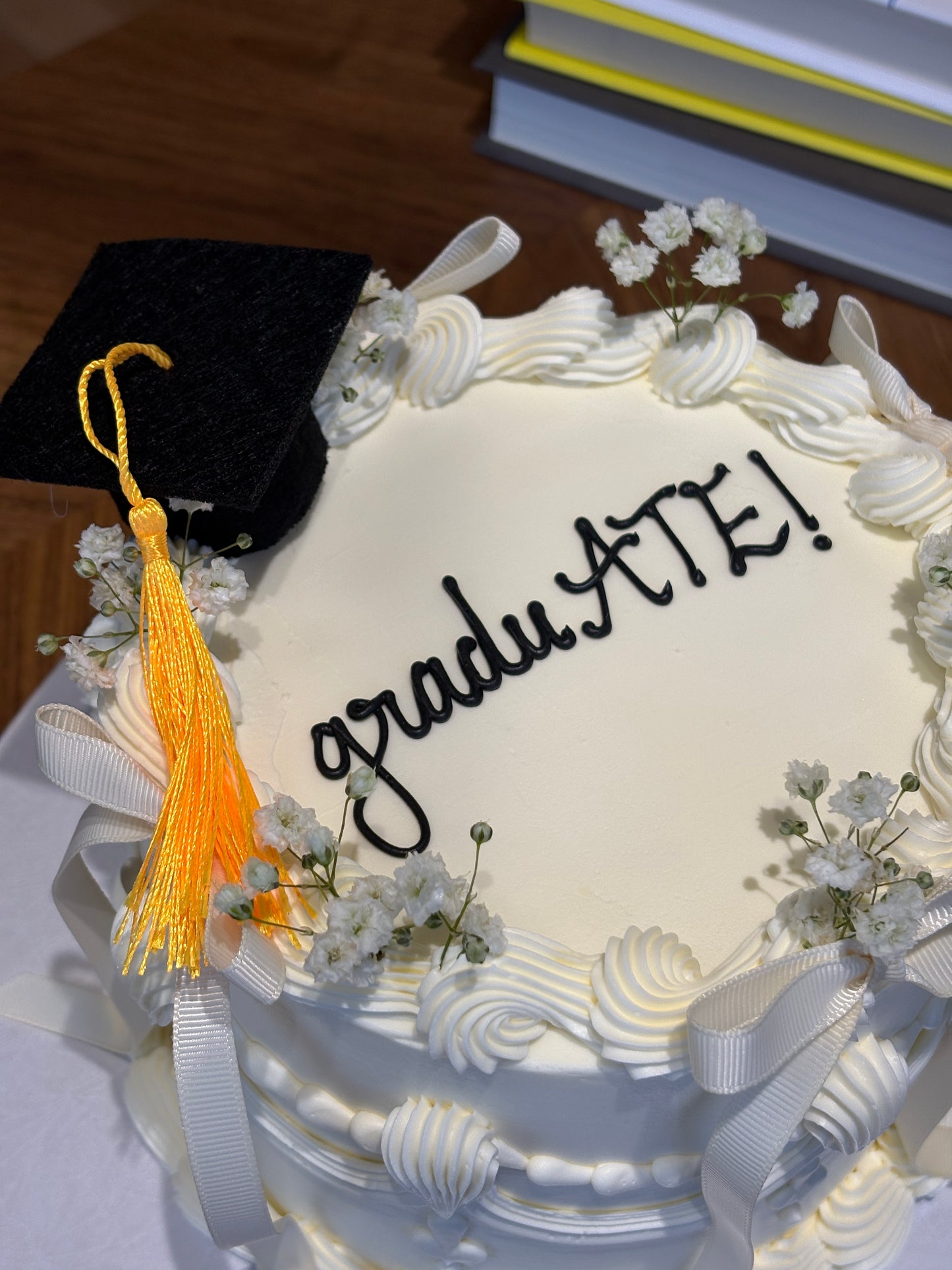 Graduation Round Cake