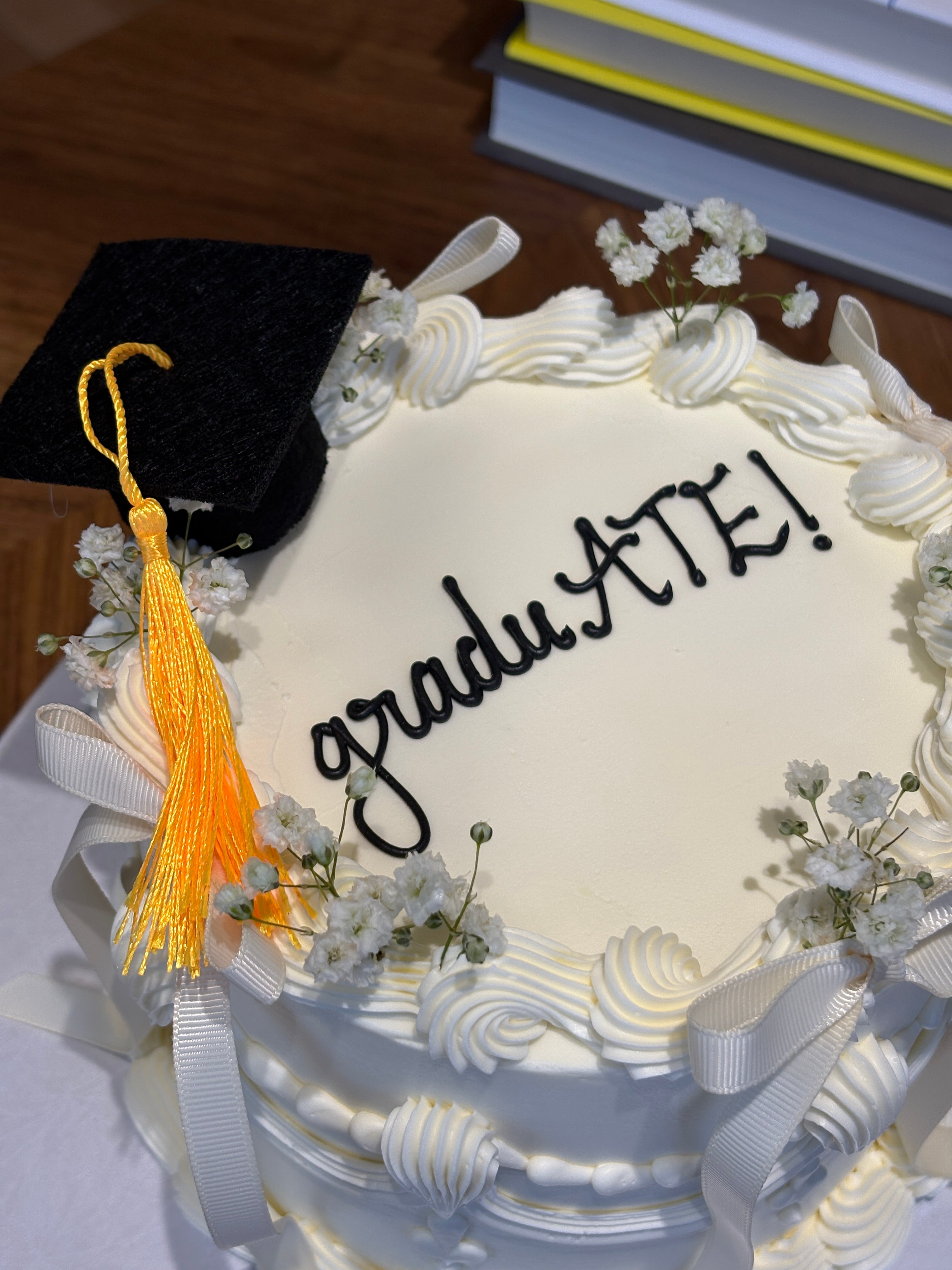 Graduation Round Cake