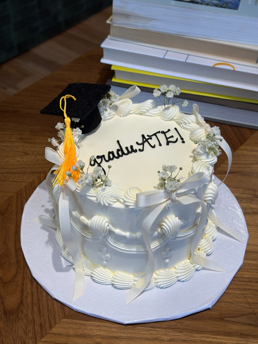Graduation Round Cake