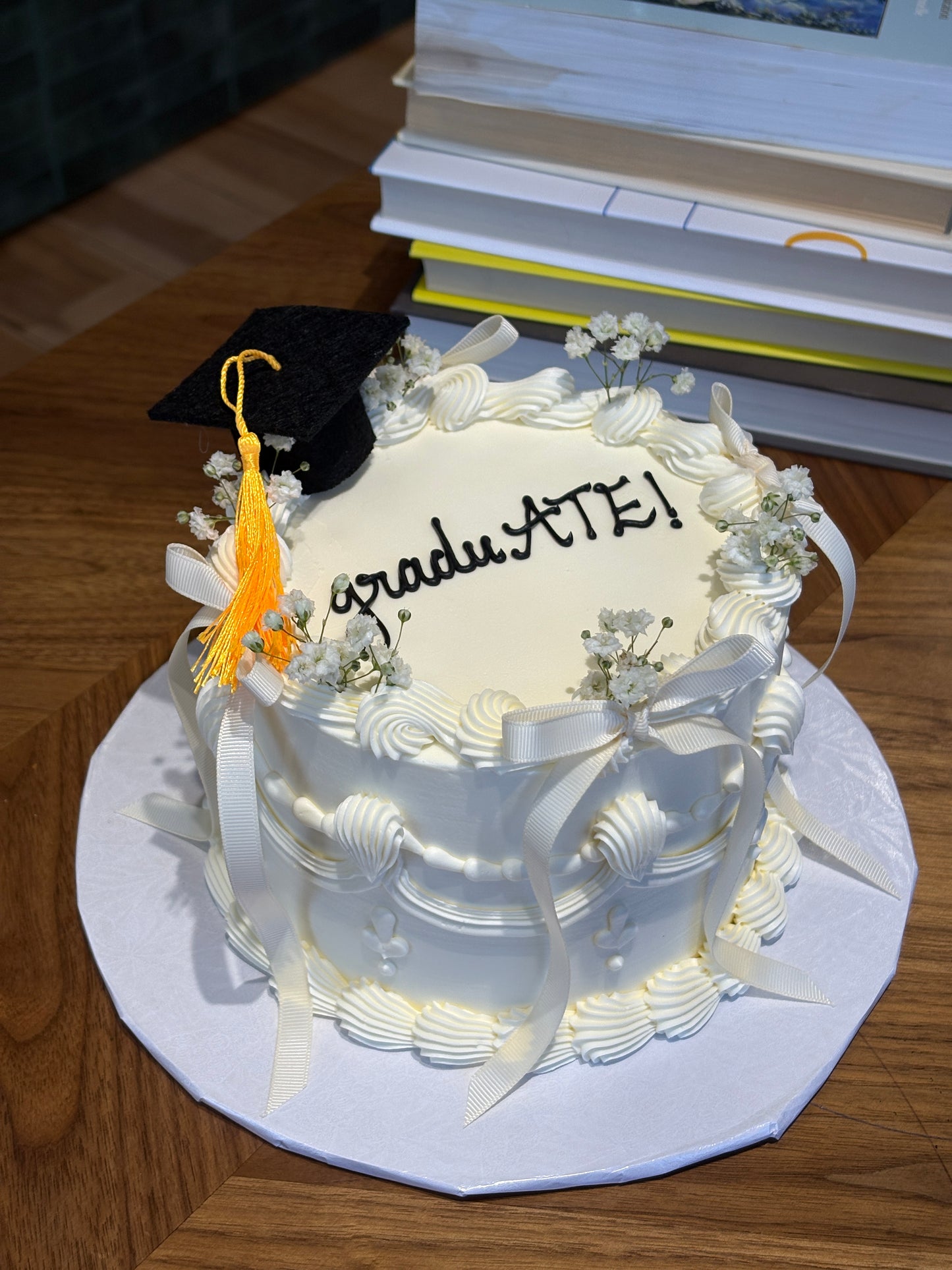 Graduation Round Cake