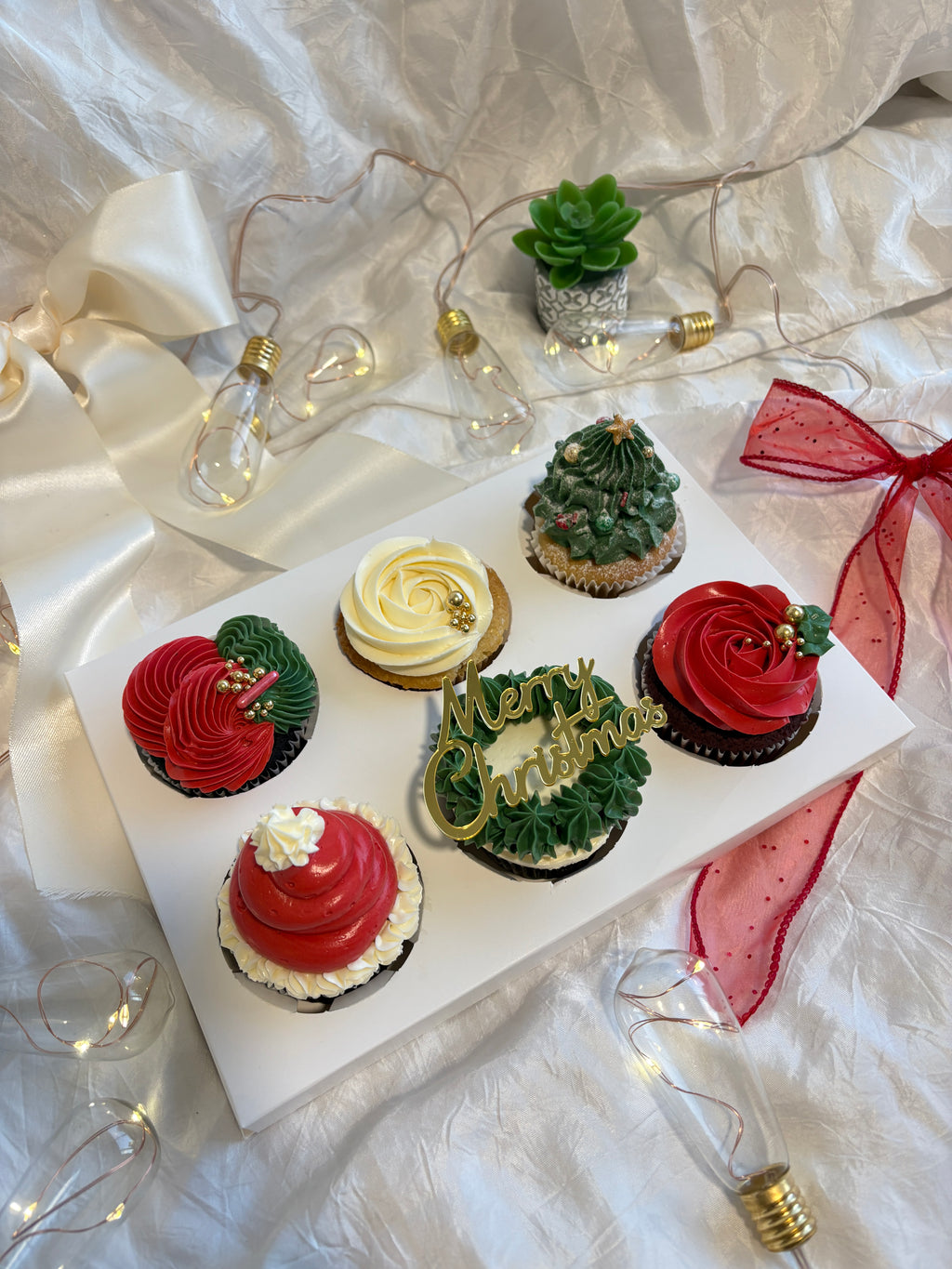 Christmas Cupcakes [ Pack of 6 ]
